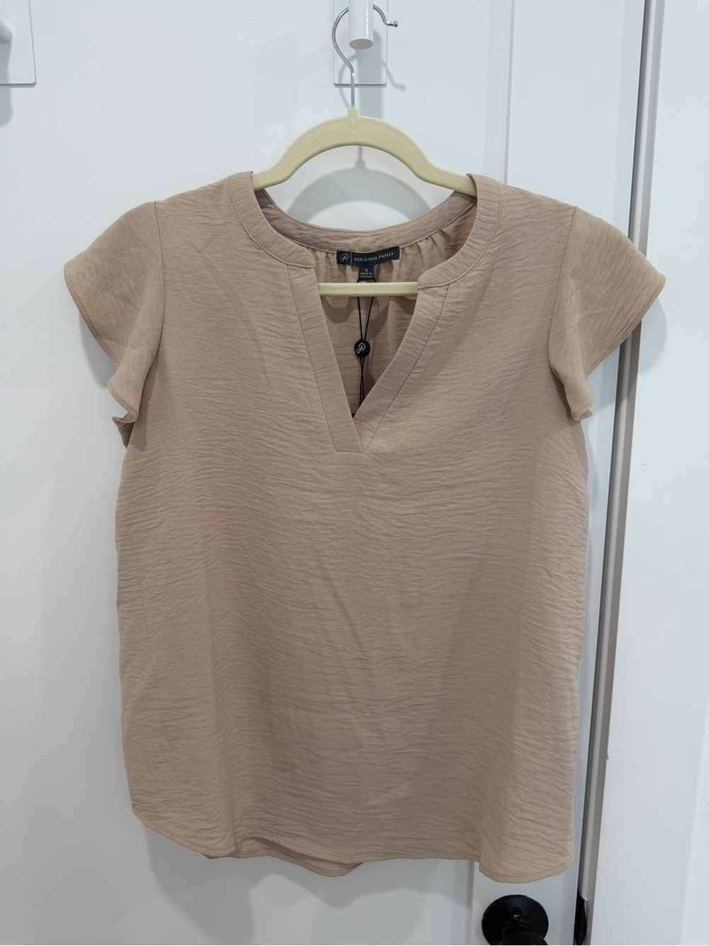 Adrianna Papell Tan Textured V-Notch Short Sleeve Blouse